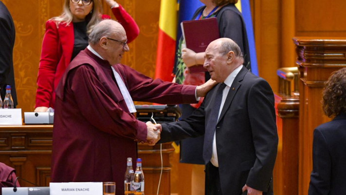 Surse: CCR decide să-i dea înapoi lui Traian Băsescu drepturile de fost președinte, pierdute pentru că a colaborat cu securitatea