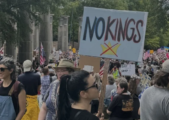 Protestele ”No Kings” anti-Trump au avut loc în întreaga SUA, în timp ce președintele participa la parada militară
