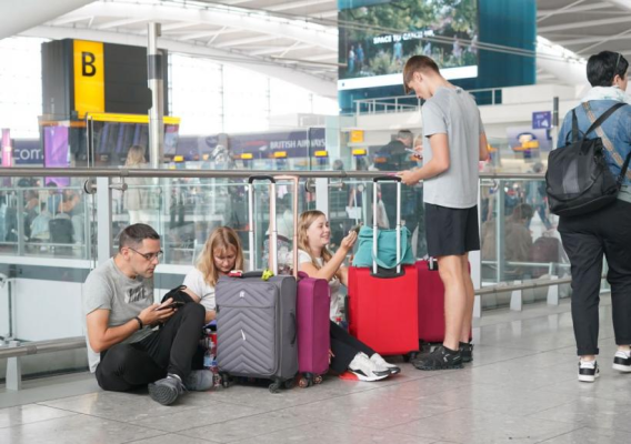 Zeci de mii de pasageri afectați de greva controlorilor de trafic aerian din Franța