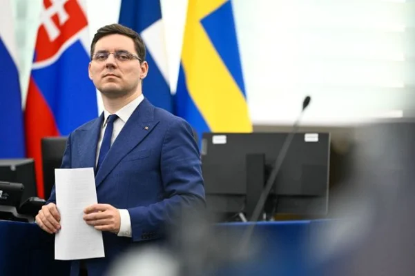 Victor Negrescu: PSD nu porneşte de la o poziţie rigidă, refuzăm guvernarea sau automat vom intra la guvernare, cu ochii închişi. Nu vrem să dăm nici un cec în alb nimănui / Nicidecum nu vom începe o discuţie pornind de la persoane sau de la funcţii