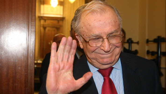 Ion Iliescu rămâne internat la ATI: Se menține internarea în secția de terapie intensivă. Pacientul este conștient