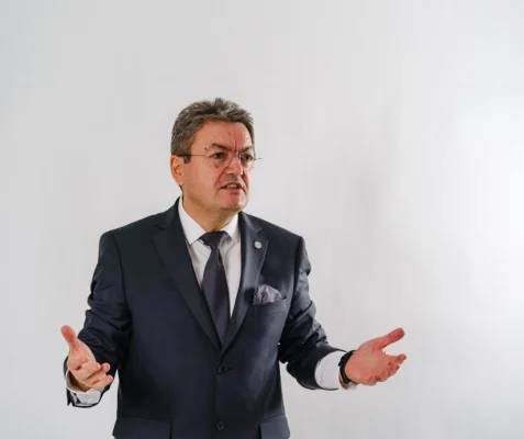Universitatea din București cere candidaților la prezidențiale să semneze o Declarație pentru democrație și valori europene
