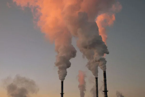 Un reactor alimentat cu energie solară transformă CO2 în combustibil pentru mașini și avioane | Aktual24