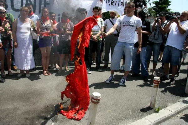 O fostă membră a mișcării a mișcării „Noii Golani” face portretul lui George Simion. „A aruncat la gunoi oamenii de care s-a folosit”