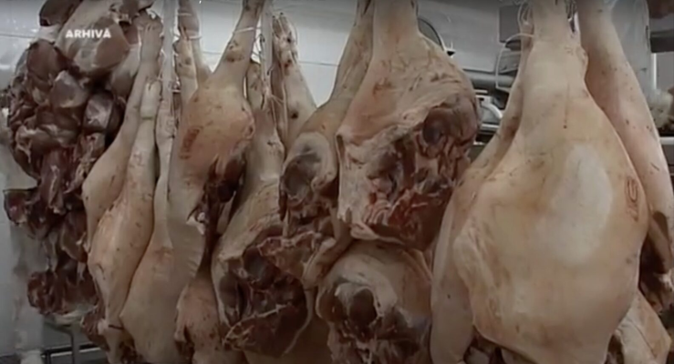 Peste o tonă de carne posibil infectată cu virusul pestei porcine africane, retrasă de la comercializare