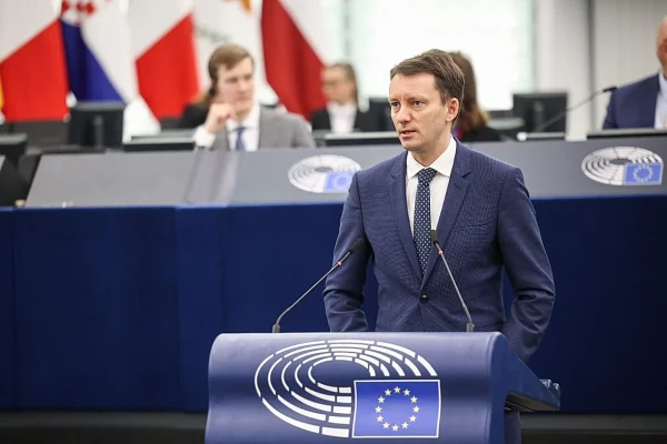 Siegfried Mureşan: Protecţia copiilor pe internet ţine de ordine publică şi siguranţă naţională; copiii pot fi victime