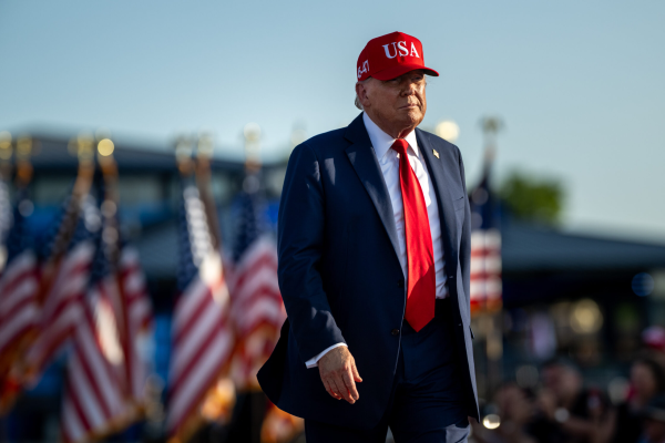 Trump semnează legea privind criptomonedele stablecoin. Un pas important pentru integrarea acestora în economia americană