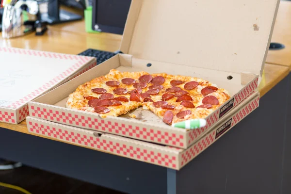 Antifraudă: Două companii din sectorul food delivery au prejudiciat statul cu 4,9 milioane de lei
