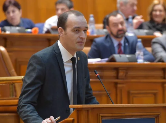 Fostul deputat Dan Vîlceanu, trimis în judecată după ce l-a bătut în Parlament pe Florin Roman