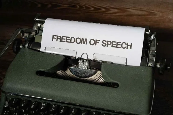 OPRIȚI CENZURA! Libertatea de exprimare, sub asediu în România