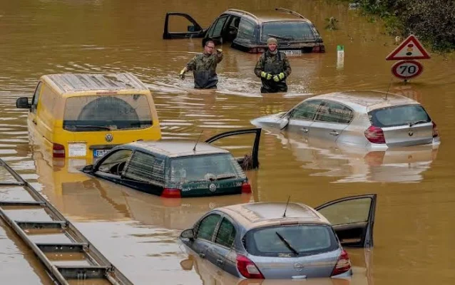 Potop până mâine la ora 12:00. Vremea se dezlănțuie de Rusalii, risc de inundații în opt județe din România