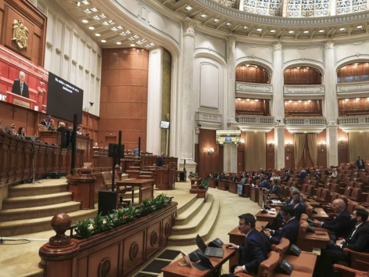Moţiunea de cenzură împotriva Guvernului Bolojan a picat. Ce au făcut parlamentarii Coaliţiei?