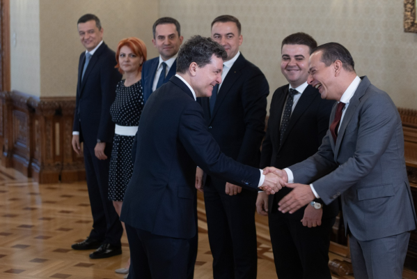 Ce i-a spus Nicușor Dan lui Daniel Băluță, apoi au izbucnit într-un râs copios. Imaginile au devenit VIRALE