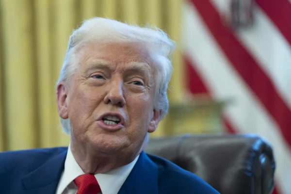 Administrația Trump cere permisiunea Curții Supreme de a activa temporar interdicția pentru persoanele transsexuale din armată