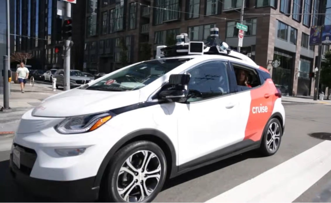 Zoox, deţinută de Amazon, deschide prima sa fabrică de robotaxiuri şi intră în competiţie directă cu Tesla şi Waymo