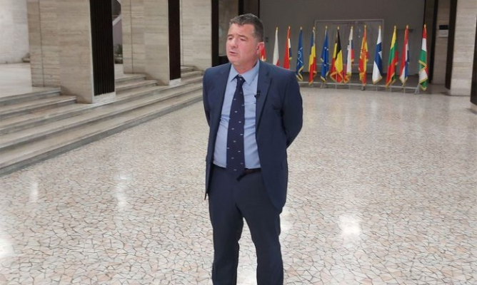 Directorul CFR Călători își apără veniturile de peste 11.000 de euro pe lună: „Trebuie să mor de foame pentru că sunt angajat al statului?”
