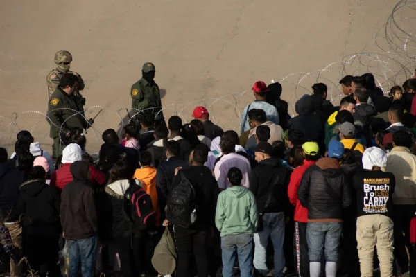 Curtea Supremă a Statelor Unite ridică restricţiile impuse lui Trump şi îi dă voie să expulzeze imigranţi în alte ţări decât cea de origine