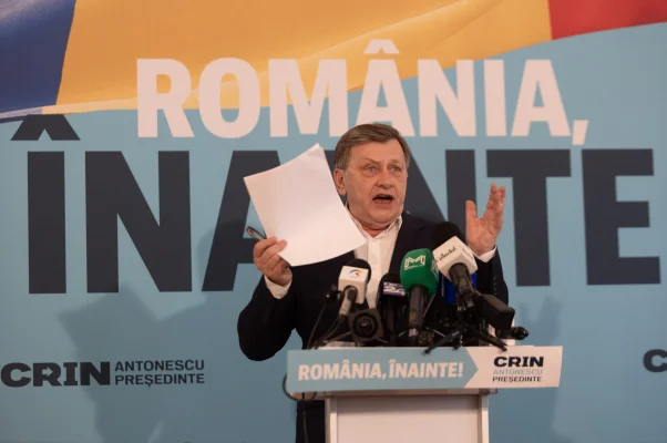 Crin Antonescu bagă în ședință liderii Coaliției înainte de primul tur al alegerilor prezidențiale