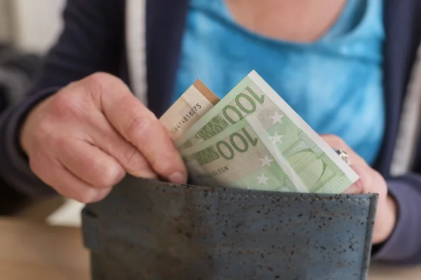 Ce spun specialiștii despre taxa pe tranzacții bancare. Măsuri similare au fost luate în Venezuela, Ungaria și Brazilia
