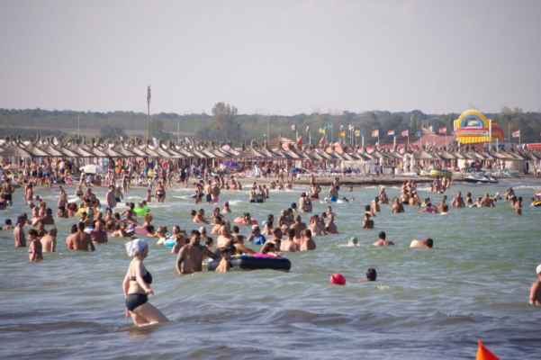 Zgomote asurzitoare pe litoral: "Aveți idee de unde sunt aceste sunete puternice? Noi ne-am cam speriat"