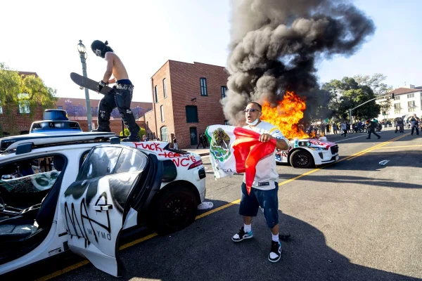 O jurnalistă australiancă, împuşcată cu un glonţ de cauciuc în picior în direct, la Los Angeles, în timpul manifestaţiilor împotriva politicii migraţiei a lui Trump