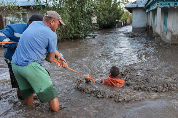 METEO Cod portocaliu de viituri pe râuri din şase judeţe, miercuri / Cod galben de inundaţii, până joi la prânz