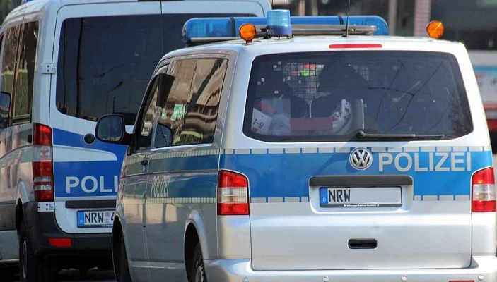 O femeie care a atacat cu cuţitul doi trecători în Munchen a fost împuşcată de poliţie