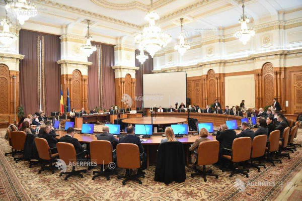 Cameră/Comisia juridică - aviz favorabil pentru candidații UDMR și S.O.S. propuși la CCR; urmează vot în plen