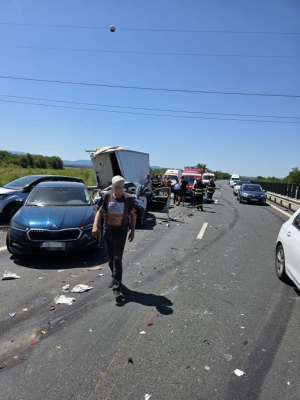 Accident grav pe A1, în județul Timiș: Șapte vehicule implicate și 11 persoane evaluate medical