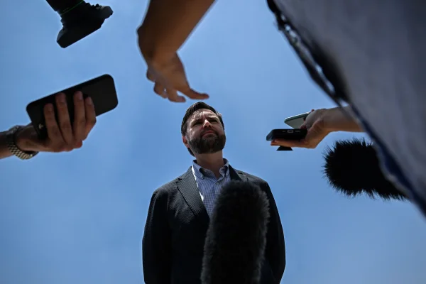 Războiul din Ucraina. JD Vance amenință din nou: „Acceptați sau ne retragem”. De ce au fost amânate negocierile de la Londra