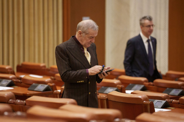 Gestul făcut de Gigi Becali după ce noul președinte, Nicușor Dan, l-a salutat în Parlament: „Dacă era Băsescu sau Iohannis, nici nu mă mai băga în seamă”