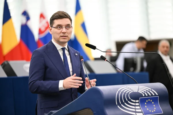 Victor Negrescu: În timp ce la București ambițiile politice BLOCHEAZĂ negocierile, eu am ales să mă preocup de oameni