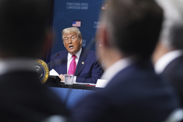 24 de state americane dau în judecată administrația Trump, pentru sistarea unor programe educaționale