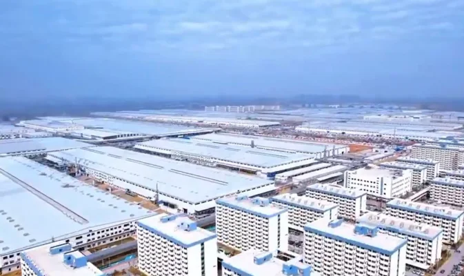Se construiește prima fabrică mamut a lumii, mai mare decât orașul San Francisco. Sute de mii de angajați și o capacitate uriașă de producție