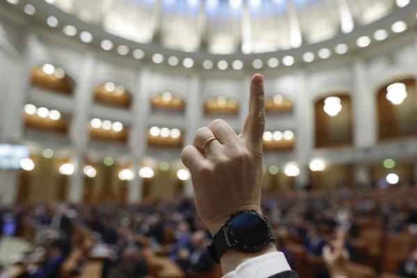 Parlamentul se reunește luni în ședință comună pentru asumarea răspunderii Guvernului pe primul pachet de măsuri fiscale - B1TV.ro