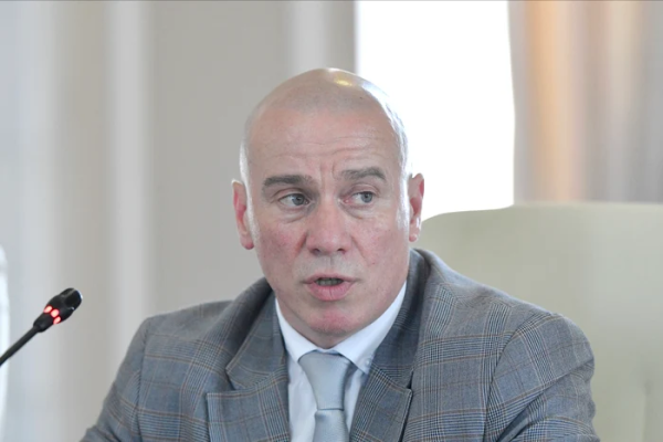 Video
        Noul ministru al Culturii, actor în thriller-ul „Dosarul 631”. El se judecă cu ministerul pe care îl conduce