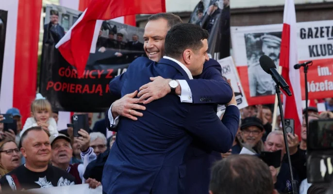 Ce i-a răspuns George Simion lui Donald Tusk, care l-a acuzat că este omul Rusiei