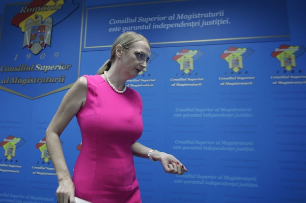 SURSE Nicușor Dan a luat în calcul să conteste la CCR numirea Liei Savonea  în fruntea Înaltei Curți / Președintele a sunat-o pe Savonea pentru a-i cere să renunțe la candidatură / Ce spune șeful statului