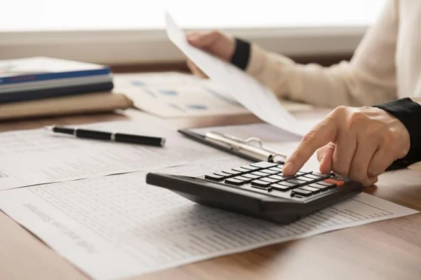 PNL depune un amendament pentru eliminarea impozitării cu 10% a concediilor medicale
