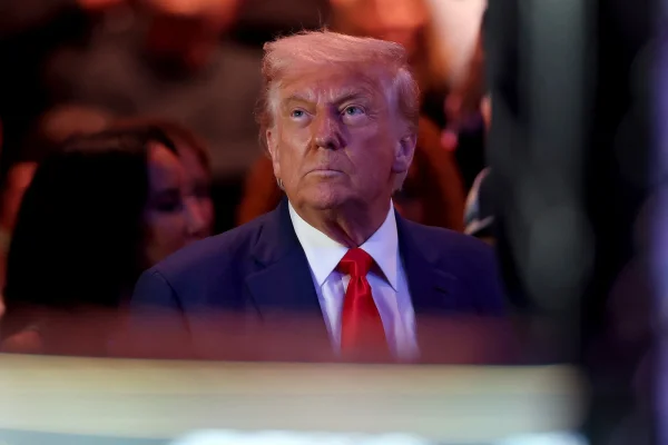 Cetățeni din 12 ţări nu mai pot intra în SUA de luni. Trump susține că protejează țara de teroriștii străini