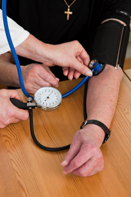 Cardiologii avertizează pe oamenii cu hipertensiune arterială să nu mai facă acest lucru