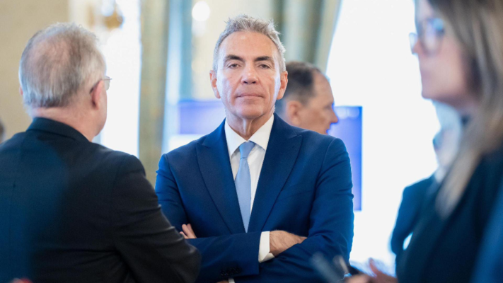 Trecutul controversat al lui Dragoș Anastasiu, vicepremierului "plantat" de Nicușor Dan în guvernul Bolojan. Cum a încercat să-și pună soția în funcții bănoase