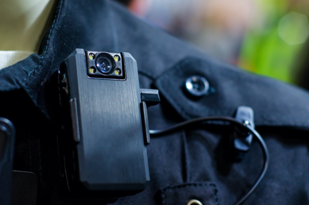 Ministrul Mediului vrea echipamente de tip bodycam pentru angajaţii de la Apele Române, după ce o femeie inspector a fost agresată în cadrul unui control / ”România nu este ţara în care pumnul face legea!”
