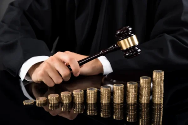 Tăierea pensiilor magistraților, între temă de campanie și obiectiv din PNRR| ANALIZA