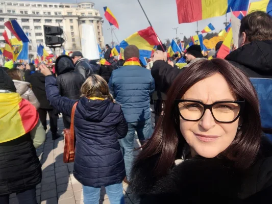 O parte a susținătorilor lui Călin Georgescu a ajuns în Piața Victoriei
