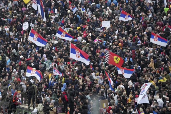 Mii de oameni au ieșit în stradă la Belgrad. Care sunt revendicările protestatarilor