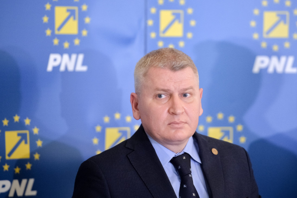 Primul lider liberal care CONTESTĂ actuala conducere: Ni-l propuneți pe Dragoș Pîslaru, „omul nou” care susținea infringementul împotriva României
