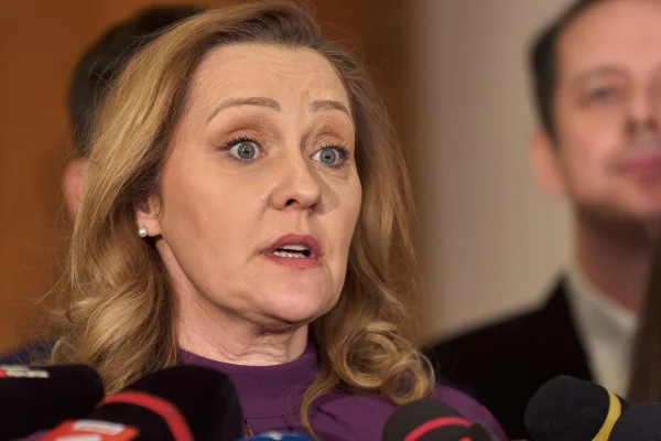 Lasconi, REVOLTATĂ după decizia USR de a îl susține pe Nicușor Dan: „I-aș întreba pe colegii mei cât e darul și cine îl dă”