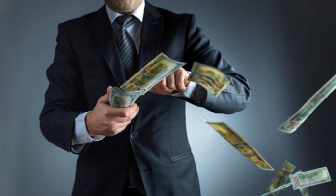 Consilierul lui Nicușor Dan pune punct speculațiilor: Cash-ul nu se va interzice, chiar dacă cu el se face cea mai mare evaziune