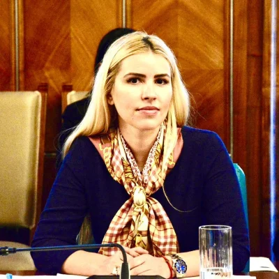 Un nou partid de stânga a apărut în România. Este condus de cea care a fost lidera protestelor din Senat, după concedierile anunțate de Ilie Bolojan